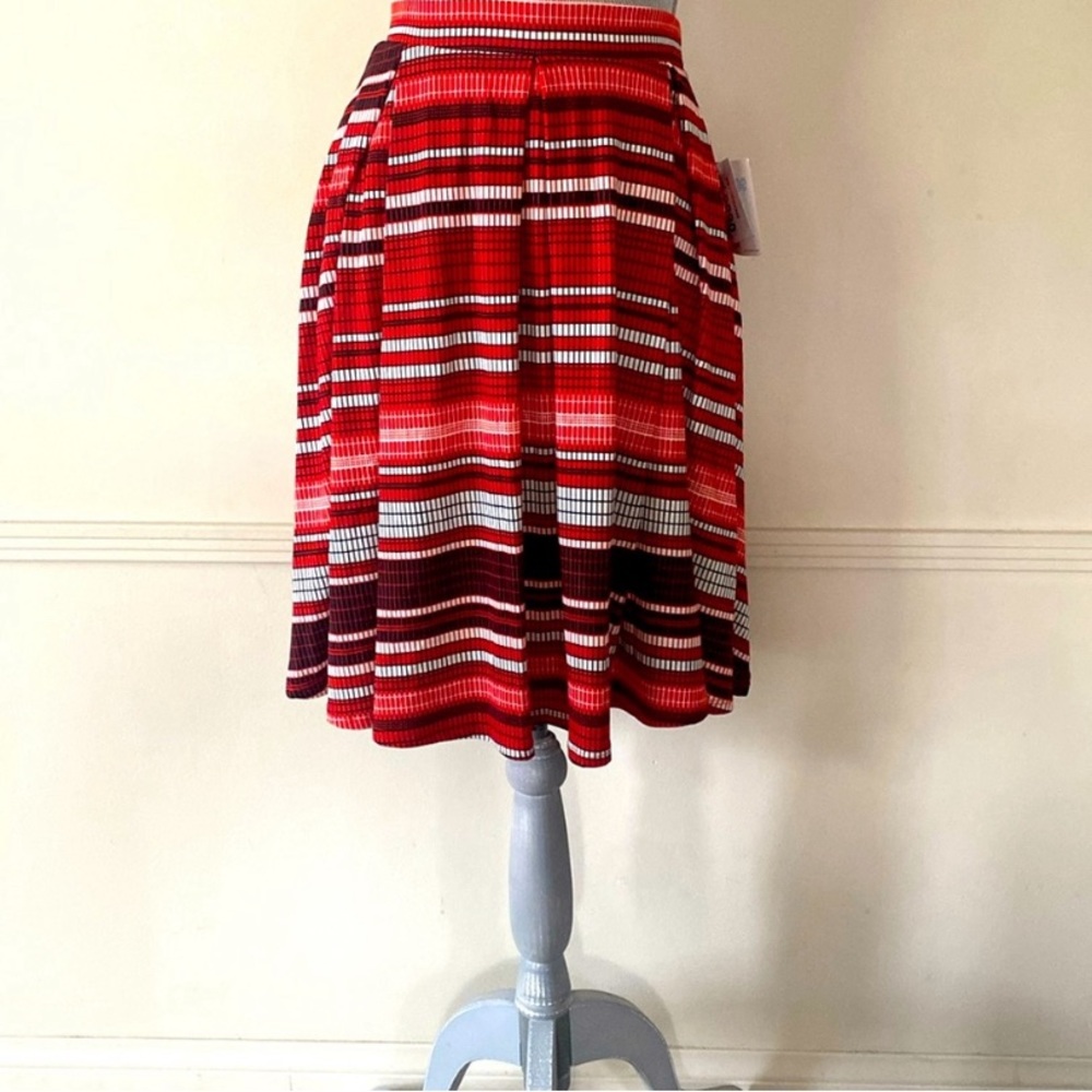LuLaRoe “MADISON” SKIRT SIZE EXTRA SMALL (True to Size) 🌟NWT🌟